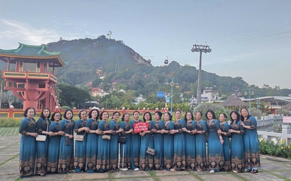 Mùng 1 Tết, “biển người” đổ về Miếu Bà Chúa Xứ núi Sam