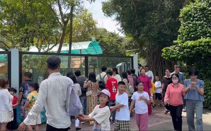 Người dân đổ xô về Thảo Cầm Viên mùng 2 Tết Bính Ngọ