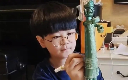 Cậu bé 12 tuổi được truyền hình phỏng vấn, cha mẹ SỐC NẶNG: Sai quá sai rồi!