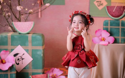 Lisa nhà Khánh Thi - Phan Hiển xinh yêu như thiên thần ngày Tết, trọn vẹn nét đẹp của mẹ, thần thái của cha
