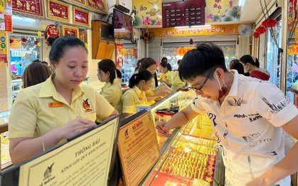 Ngay Tết, hàng loạt cửa hàng vàng ra thông báo nóng