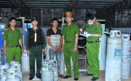 Đồng loạt khám xét 10 địa điểm trong chuyên án lớn, bắt 16 đối tượng, thu hàng trăm tấn tang vật