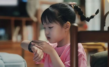 Bí mật ẩn giấu trong chiếc đồng hồ thông minh khiến tôi nhận ra: Thế hệ trẻ em này cô đơn đến mức nào!