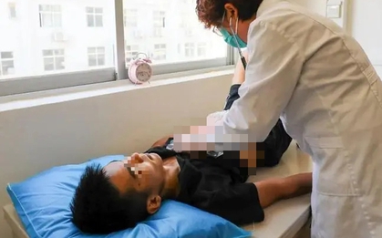 Chàng trai trẻ "tá hỏa" vì thấy dấu hiệu sùi mào gà, sốc nặng khi bác sĩ nói: 25% nam giới giống anh