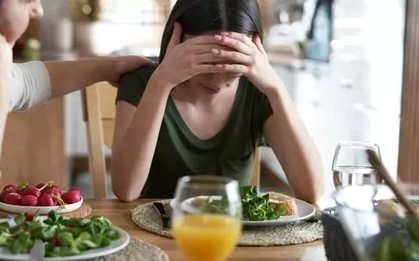 Vì sao ăn ít vẫn bị đầy hơi, chướng bụng dịp Tết