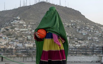 Taliban cho phép chồng đánh vợ miễn không gãy xương