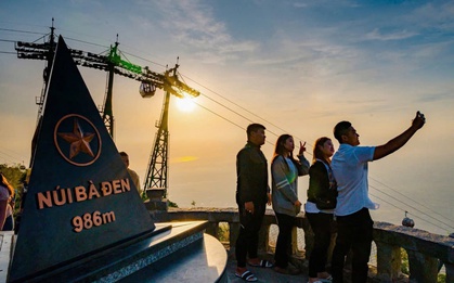 Núi Bà Đen đón lượng khách "khủng" trong 6 ngày Tết