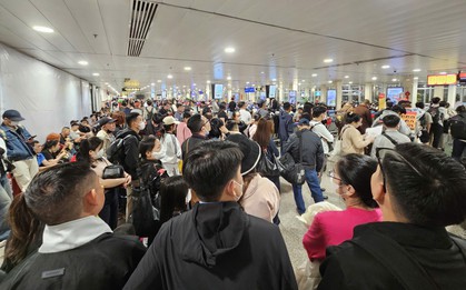 Tân Sơn Nhất đón lượng khách đông chưa từng có vào mùng 6 Tết