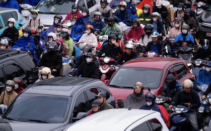 Chính thức hết Tết: Cảnh tượng quen thuộc đã quay trở lại Hà Nội và TP.HCM