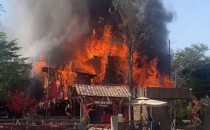 Lửa bao trùm quán cà phê nổi tiếng ở TP.HCM, nhân viên và thực khách tháo chạy