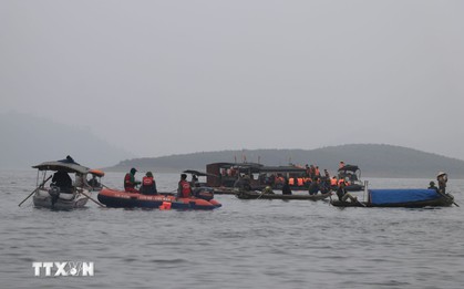 Người đầu tiên phát hiện vụ lật tàu ở hồ Thác Bà: "Tôi thấy 1 người phụ nữ ôm chặt 2 đứa trẻ"