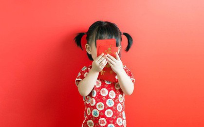 Con gái 5 tuổi khóc lóc ăn vạ không đồng ý cho mẹ giữ tiền lì xì hộ: Có phải con là đứa trẻ hư?