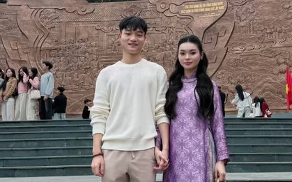 Xuân Bắc U23 Việt Nam bất ngờ tay trong tay với gái đẹp từng thi hoa hậu giữa lúc chuyện tình cảm gây xôn xao