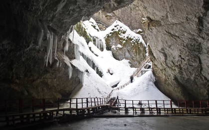 Một thứ bí ẩn bị "phong ấn" trong hang băng 5.000 năm vừa được giải phóng, có thể tạo ra phép màu cho nhân loại