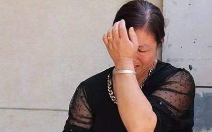 Mang 127 triệu tiền tiết kiệm mua vàng mừng đầy tháng cháu, bà lên thành phố thấy chiếc ô tô đậu ngoài sân, vàng không còn