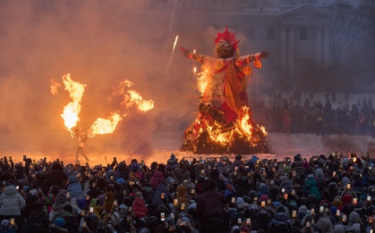 Người Nga tạm biệt mùa đông lạnh giá