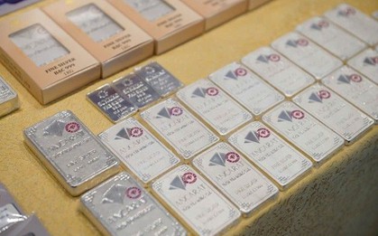 Giá bạc bất ngờ đảo chiều giảm