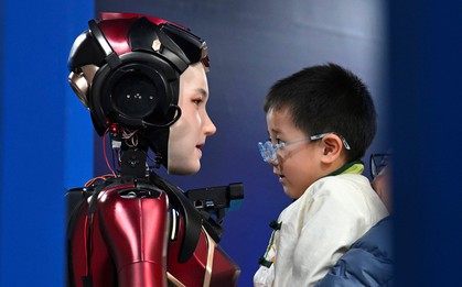 Nếu robot Trung Quốc được gọi bằng chữ "kinh ngạc", Mỹ là "ấn tượng" thì của Nga sẽ gọi bằng từ đặc biệt này