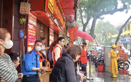 Không xếp hàng ngày vía Thần Tài, nhiều người chọn mua vàng theo cách này