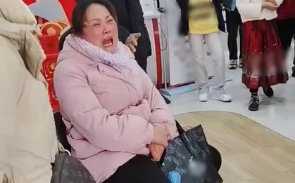 Gửi thêm 12 triệu nữa là có 370 triệu mua vàng, háo hức vượt 1300km lên lại thành phố, ra ngân hàng thì nhân viên nói: "Về nhà mà hỏi chồng chị"