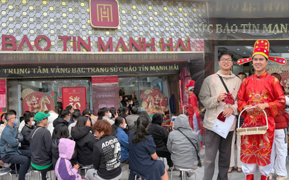 Người trẻ đi mua vàng dịp đầu năm: Không đơn giản chỉ là “xin vía Thần Tài”