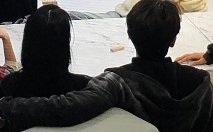 Soobin hẹn hò mỹ nhân 10X ở rạp phim, dùng chung ống hút với nhau thế này thì không yêu mới lạ!