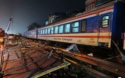 Thông tin mới nhất vụ tàu hoả đâm nát đầu xe tải làm tài xế ô tô chết tại chỗ