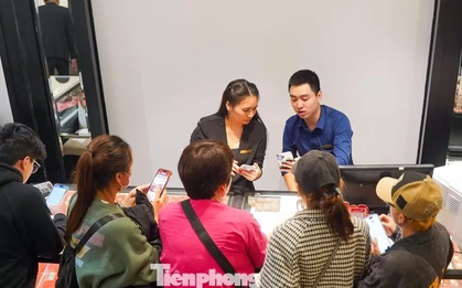 'Vàng mắt' xếp hàng mua bạc