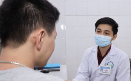 Nam sinh 18 tuổi mắc sùi mào gà sau quan hệ đường hậu môn
