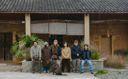 Rời đô thị, 7 thanh niên lên núi sống tự cung tự cấp: mỗi tháng chỉ tiêu 2 triệu đồng, 4 năm không mua quần áo vẫn đầy hạnh phúc