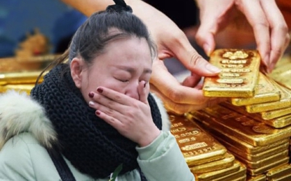 Người phụ nữ rút sổ tiết kiệm 860 triệu đồng mua vàng, 10 năm sau lãi 130% nhưng thừa nhận: “Tôi lãi đậm nhưng thấp thỏm, mất ăn mất ngủ”