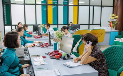 Đến ngân hàng chuyển tiền, nhân viên BIDV không thực hiện giao dịch mà đặt hàng loạt câu hỏi: Vị khách ban đầu khó chịu, sau đó lại xúc động cảm ơn