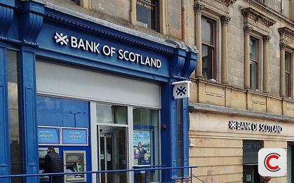 Nóng: Một ngân hàng hơn 300 năm tuổi vừa bị phạt hơn 5 tỷ đồng vì phạm lỗi nghiêm trọng