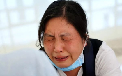 Con trai mất được 7 ngày, mẹ dọn dẹp phòng liền chết lặng khi tìm thấy di vật trong ngăn kéo: "Sao lại có chuyện như này!"