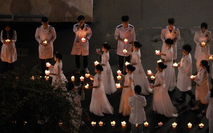 Lễ hội nhìn qua khiến nhiều người "nổi da gà" tại một trường ĐH: Câu chuyện đằng sau lại quá ý nghĩa!