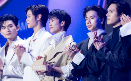 Tân Binh Toàn Năng chiến thắng hạng mục Show Giải trí của năm tại WeChoice Awards 2025!