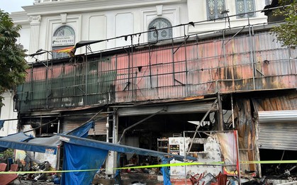 Quán bia ở Hà Nội bốc cháy ngùn ngụt lúc rạng sáng