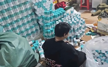 Tịch thu cả trăm tấn tang vật sau khi khám xét khẩn cấp 14 địa điểm: 'Giật mình' danh sách các loại thuốc, TPCN