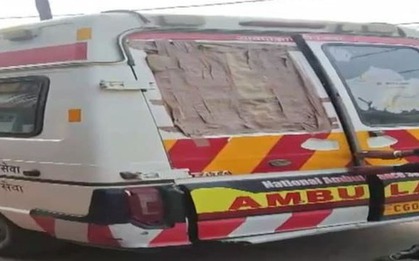 Cửa bị kẹt, bệnh nhân tử vong trong xe cứu thương