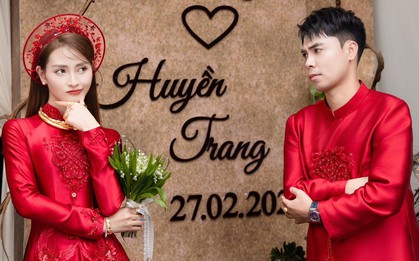 Ảnh nét căng: MC Mù Tạt đeo vàng nặng trĩu lên xe hoa cùng tuyển thủ Đức Huy,"nắn chồng" cực gắt ngay đêm tân hôn