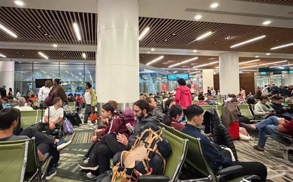 Hãng bay hủy chuyến đi Trung Đông, hơn 4.400 khách kẹt tại Nội Bài