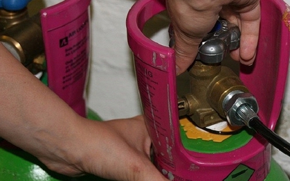 Giá xăng dầu tăng, giá gas có bị kéo theo? Thao tác giúp tiết kiệm nhưng nhiều người chưa biết