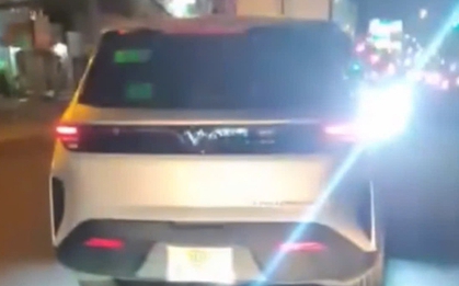 TPHCM: Xử lý tài xế tự ý gắn thêm đèn ô tô gây chói mắt người khác