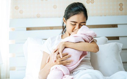 Mẹ chồng bắt con dâu ở cữ không ăn muối, không tắm, không đánh răng bị nhiễm trùng nặng, băng huyết nguy kịch