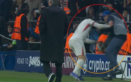 Ngôi sao Chelsea gây tranh cãi khi đẩy ngã cậu bé nhặt bóng trong trận với PSG