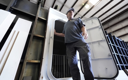 Chiến sự Trung Đông leo thang, doanh nghiệp hầm trú ẩn Mỹ 'cháy hàng'