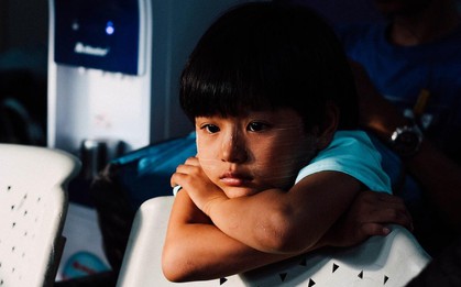 "Bắt nạt kiểu mới" đang âm thầm lan rộng: Trẻ ít khi dám nói, nhưng cha mẹ nhất định phải nhớ "3 nên - 3 không nên"