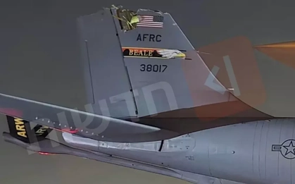 Cận cảnh máy bay Mỹ rách đuôi sau vụ va chạm ở Trung Đông