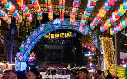 'Biển người' trẩy hội Lạng Sơn