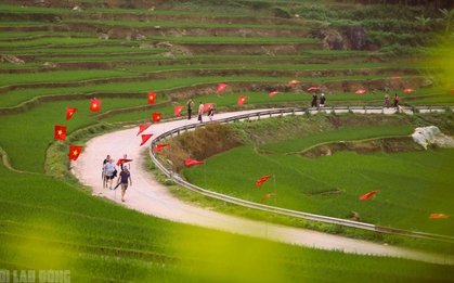 Điểm du lịch nổi tiếng ở Thanh Hóa rực rỡ cờ Tổ quốc trước ngày bầu cử